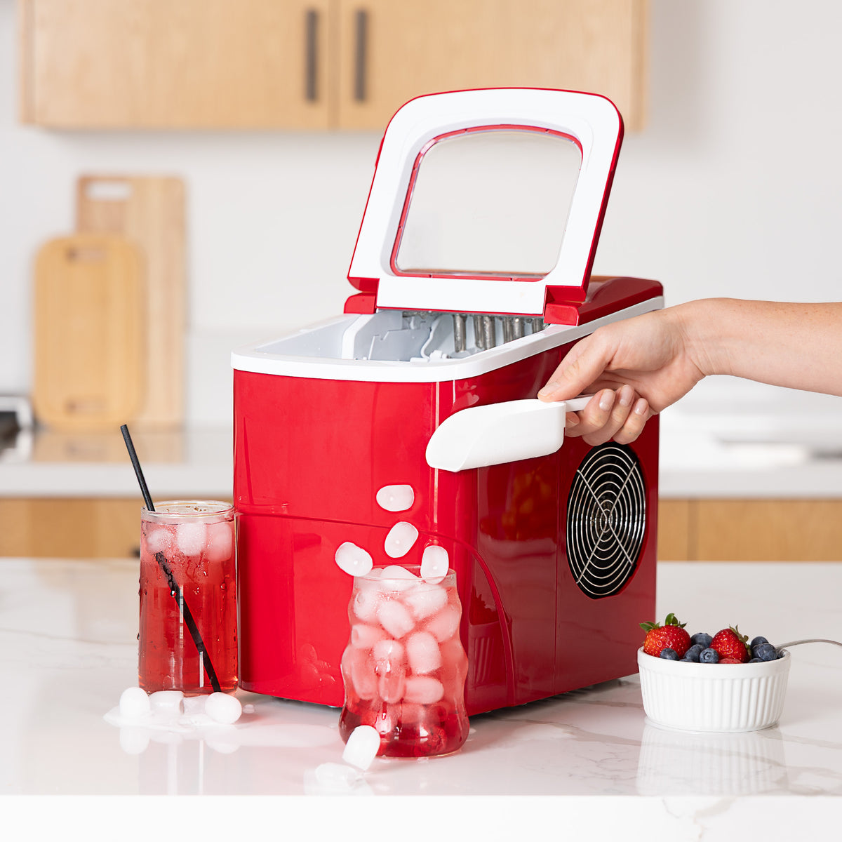 Produces up to 26lbs of ice